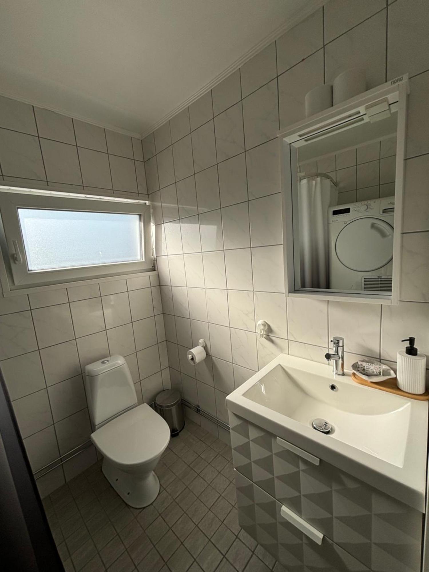 Videdal Apartment 2 Rooms - Own Entrance & Free Parking Malmö Zewnętrze zdjęcie